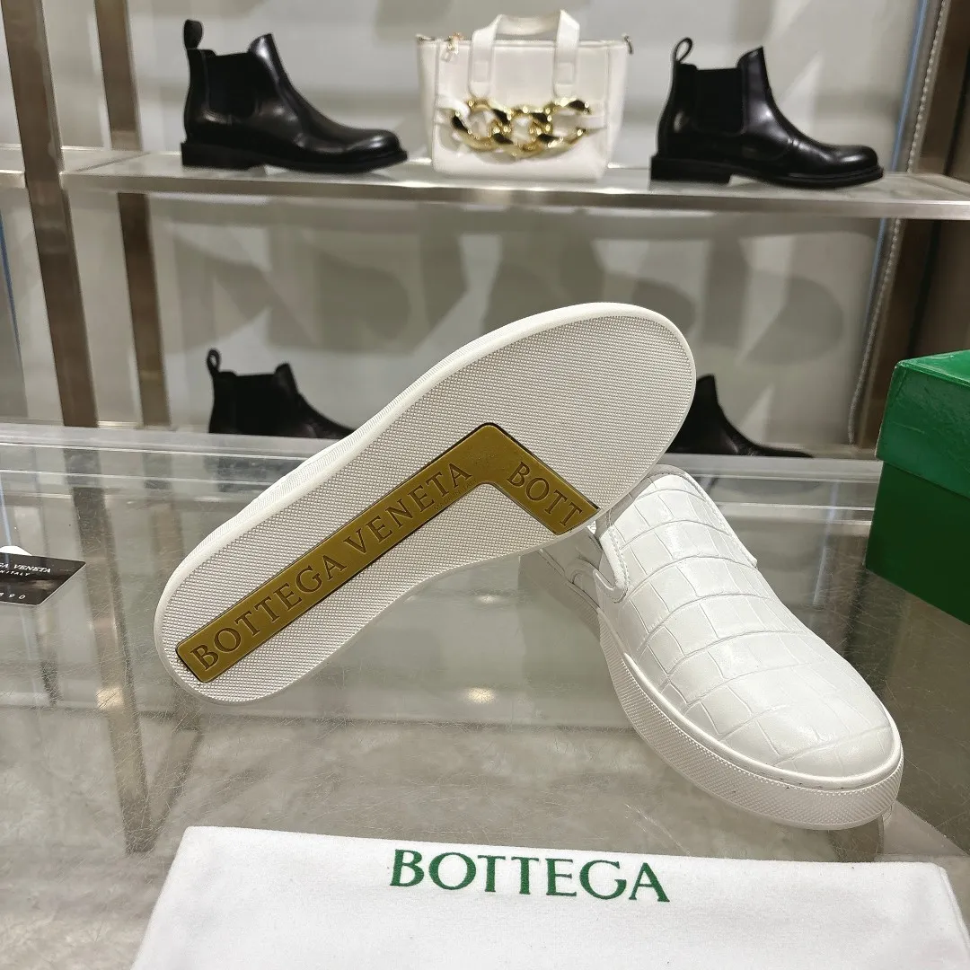 [BV] Top P: 720💰 Couple style, Size: Female 35-39, Male 39--44 (Female 40. Male 38. 45, non-refundable) Bottega Veneta 2025 new model, the highest version in the counter, Bottega Veneta counter synchronization style! Round toe braided slip-on shoes! Imported cowhide leather surface, original molded outsole! 1:1 replica! !